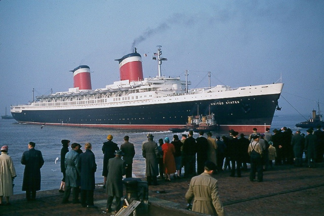 SS United State eases into port